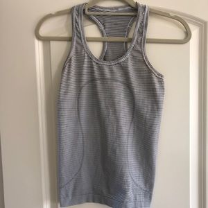 Women’s Lululemon tank